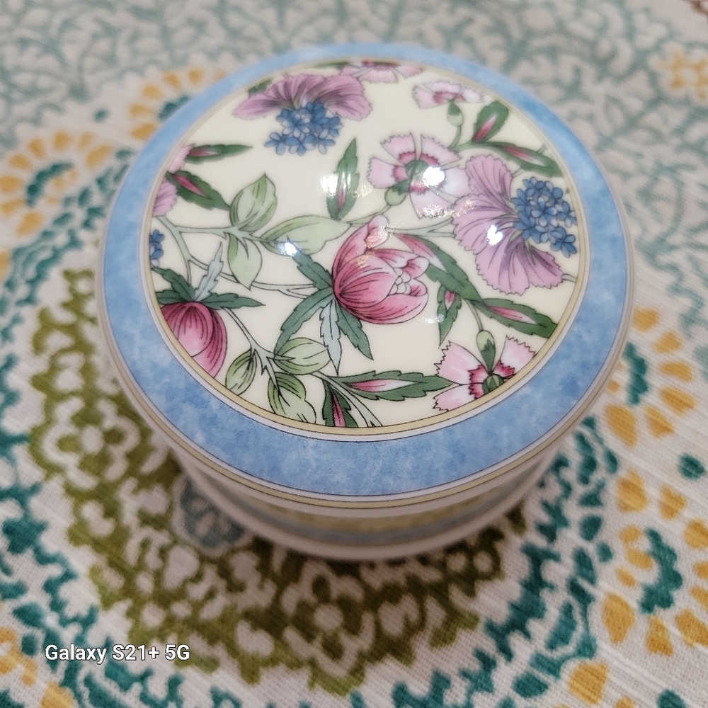 Vintage Wedgewood floral jewelry dish